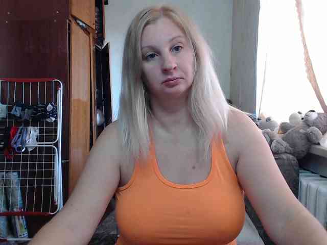 BustyBlondy webcam