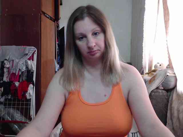 BustyBlondy webcam