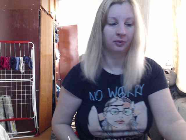 BustyBlondy webcam