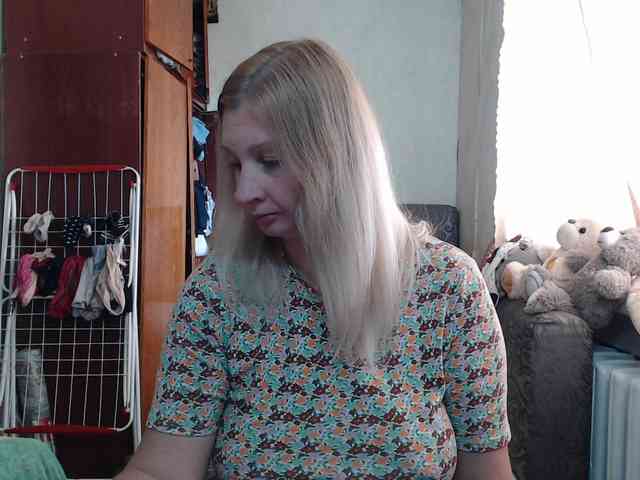 BustyBlondy webcam