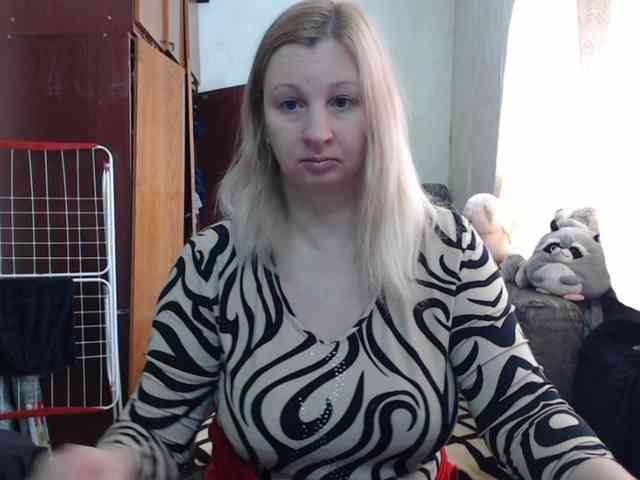 BustyBlondy webcam
