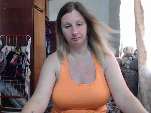 BustyBlondy webcam