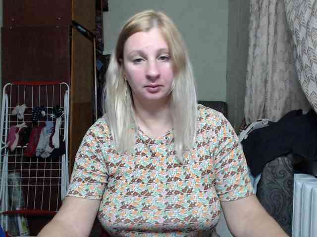 BustyBlondy webcam