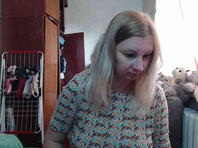BustyBlondy webcam