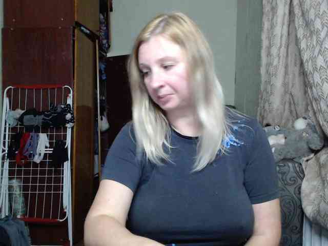 BustyBlondy webcam