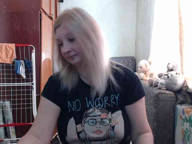 BustyBlondy webcam