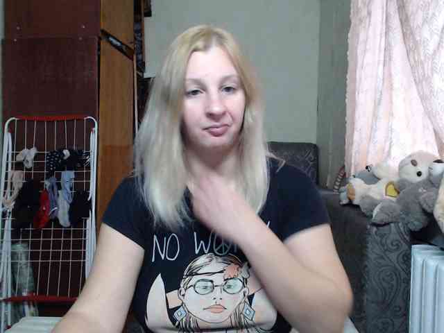 BustyBlondy webcam