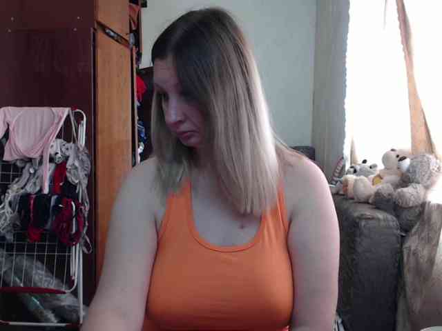 BustyBlondy webcam