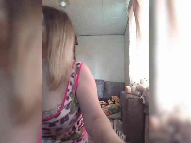 BustyBlondy webcam
