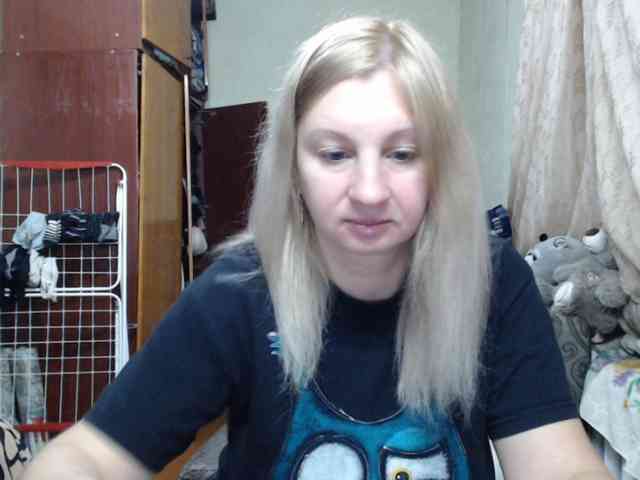 BustyBlondy webcam