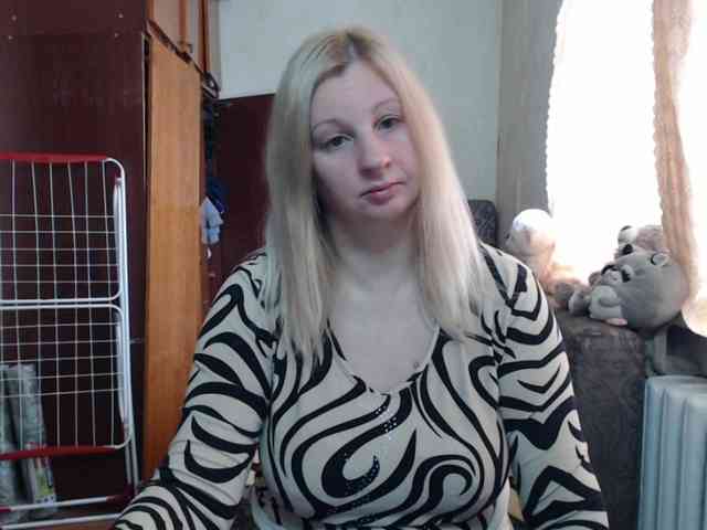 BustyBlondy webcam
