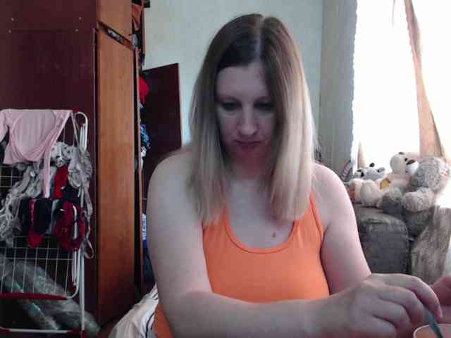 BustyBlondy webcam