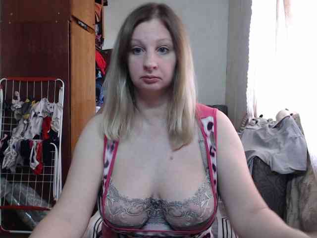 BustyBlondy webcam