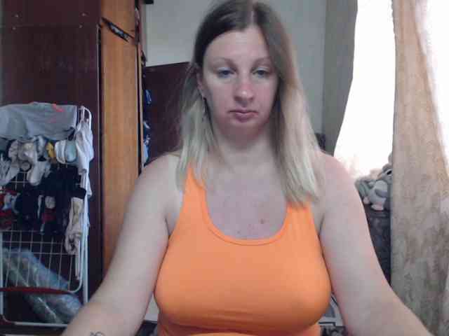 BustyBlondy webcam