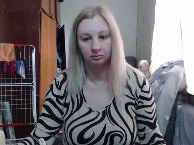 BustyBlondy webcam