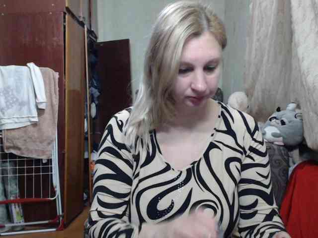 BustyBlondy webcam