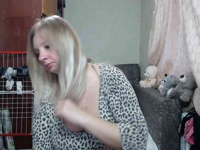 BustyBlondy webcam