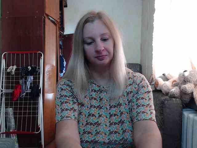 BustyBlondy webcam