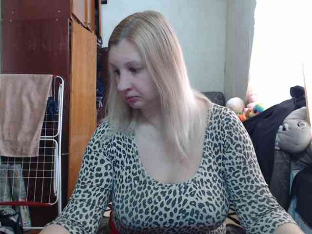 BustyBlondy webcam