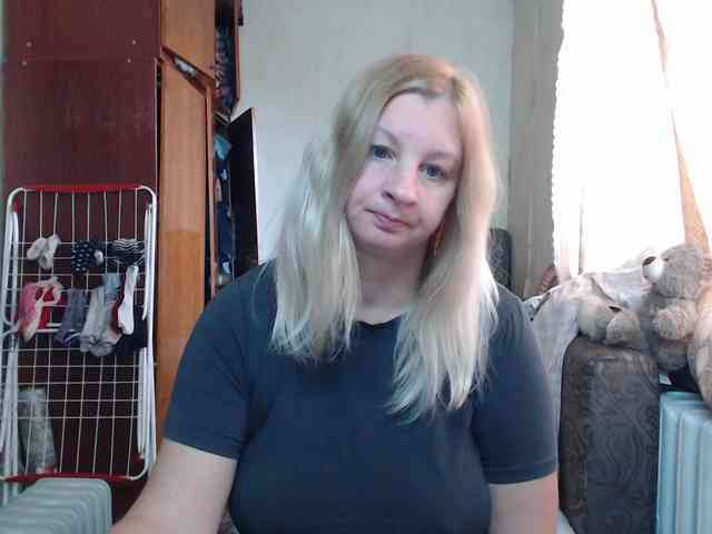 BustyBlondy webcam