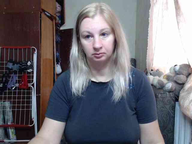 BustyBlondy webcam