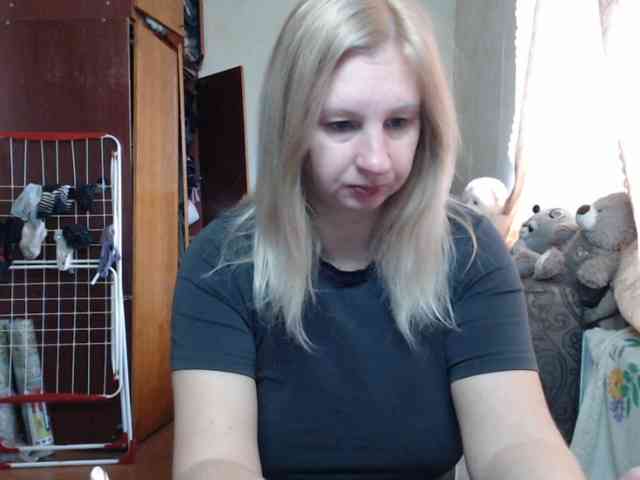 BustyBlondy webcam