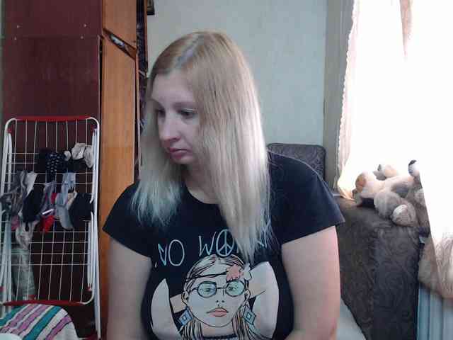 BustyBlondy webcam