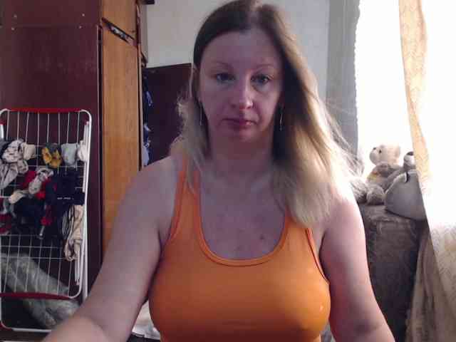 BustyBlondy webcam
