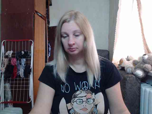 BustyBlondy webcam