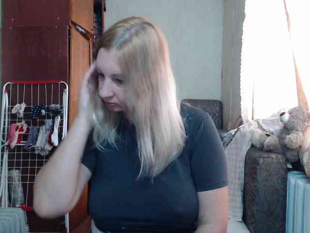 BustyBlondy webcam