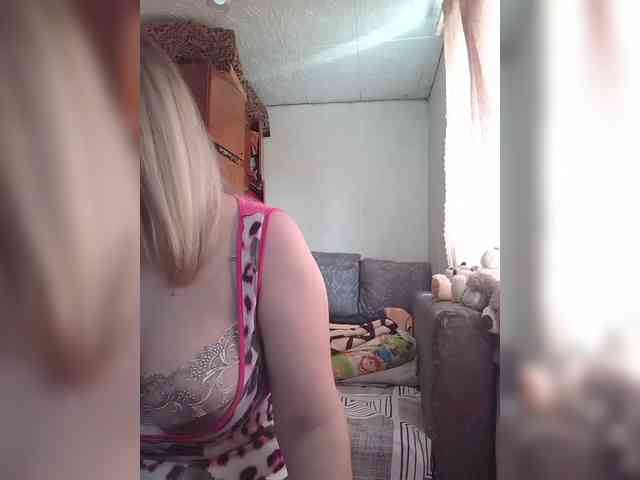 BustyBlondy webcam