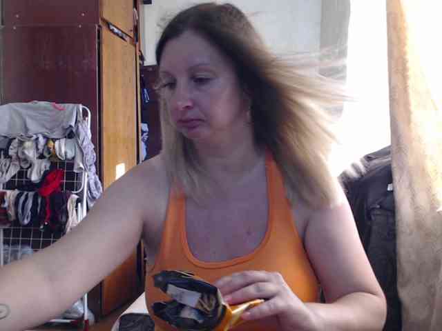 BustyBlondy webcam