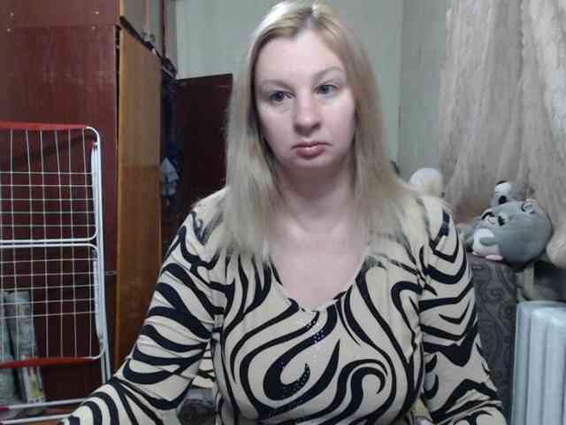 BustyBlondy webcam