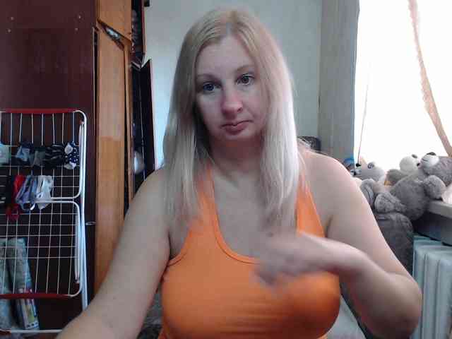 BustyBlondy webcam