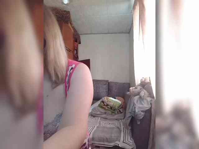 voyeur cam BustyBlondy