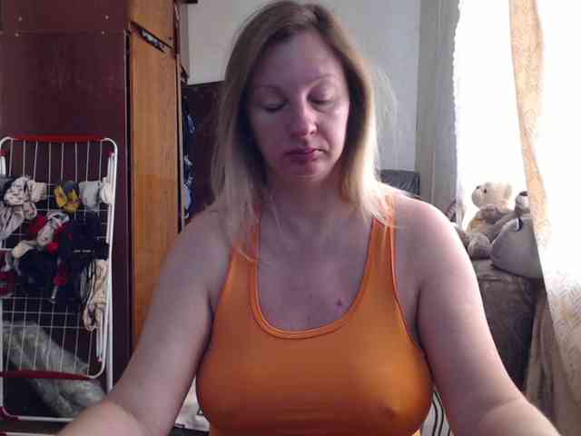 BustyBlondy webcam