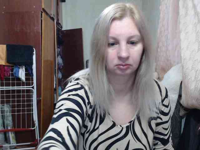 BustyBlondy webcam