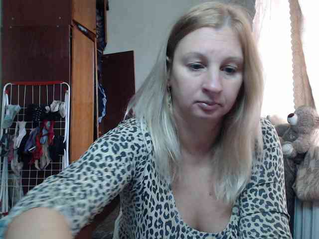 BustyBlondy webcam