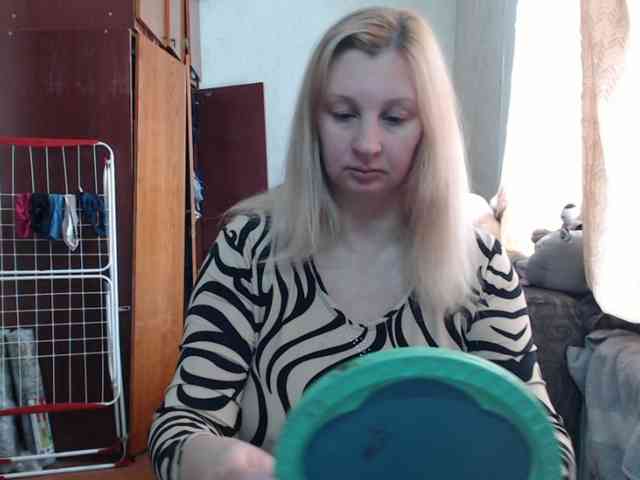BustyBlondy webcam