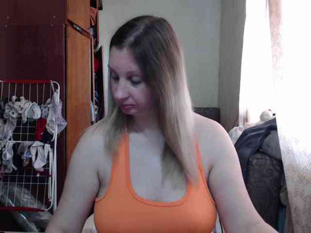 BustyBlondy webcam
