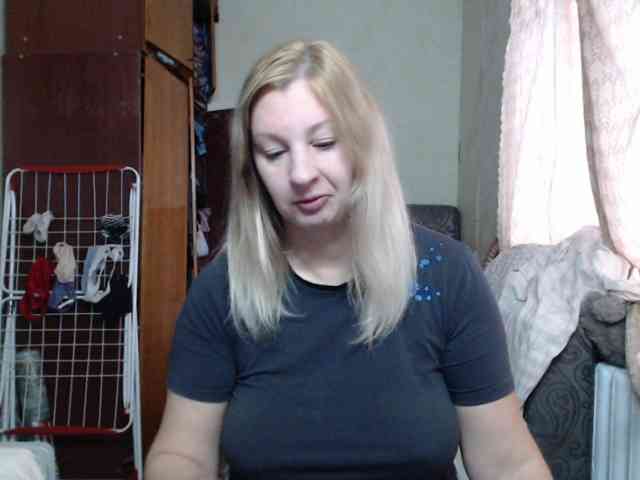 BustyBlondy webcam