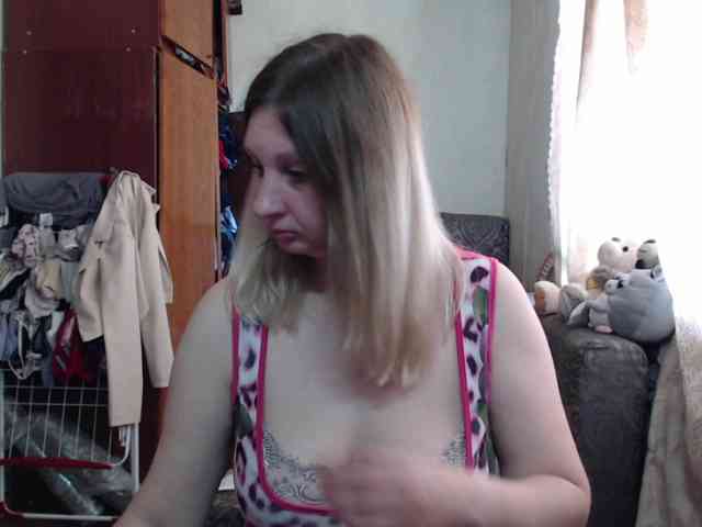 BustyBlondy webcam