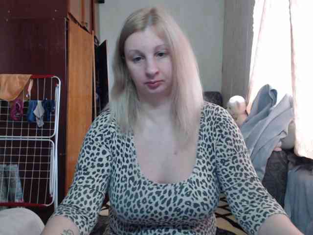 BustyBlondy webcam