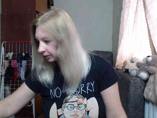 BustyBlondy webcam