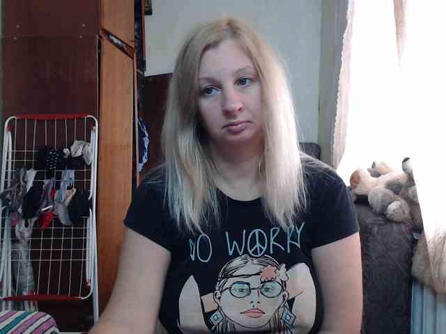 BustyBlondy webcam
