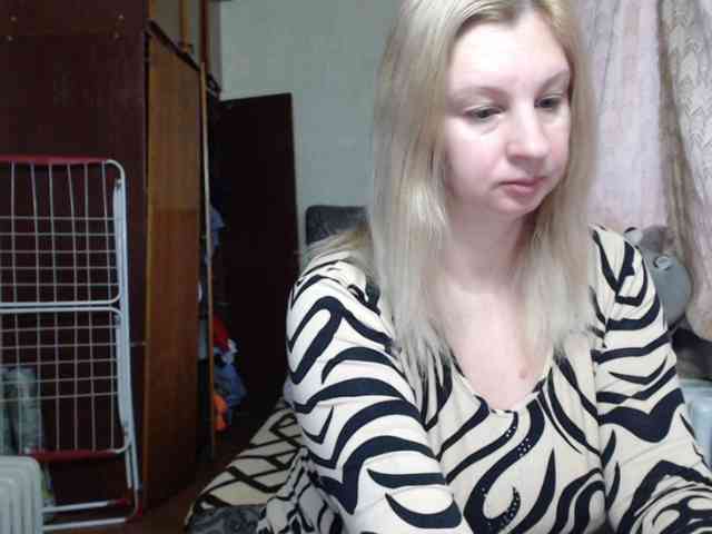 BustyBlondy webcam