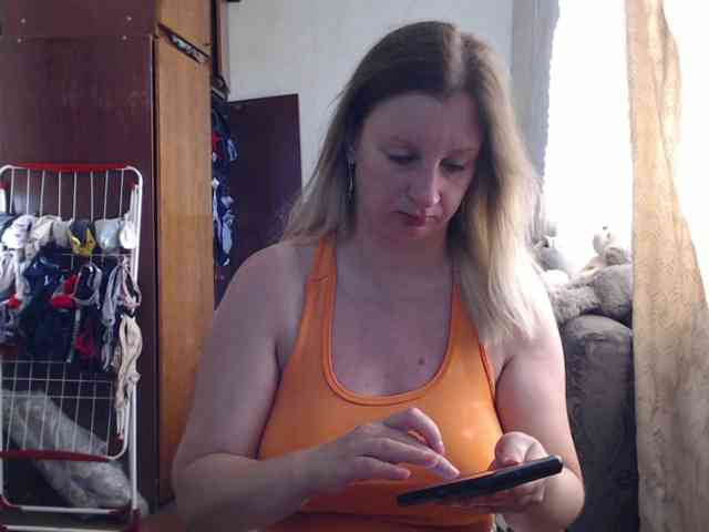 BustyBlondy webcam