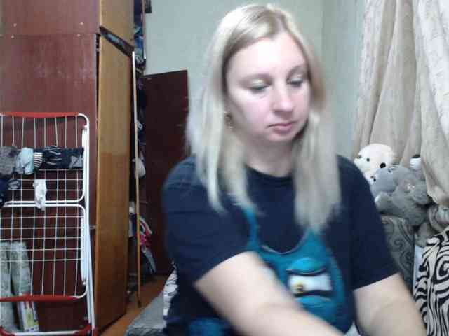 BustyBlondy webcam