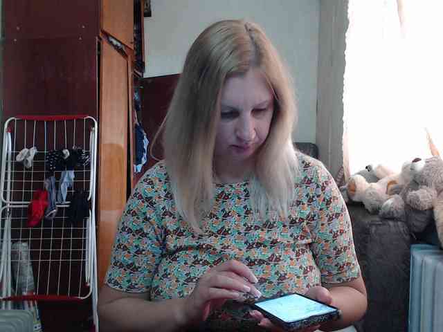 BustyBlondy webcam
