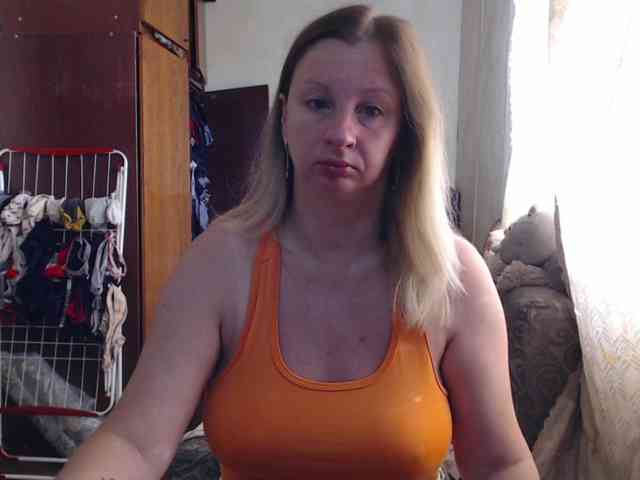 BustyBlondy webcam